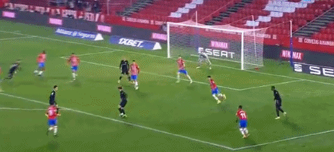 德甲半场：努萨禁区内倒地未判，门兴0-0莱比锡