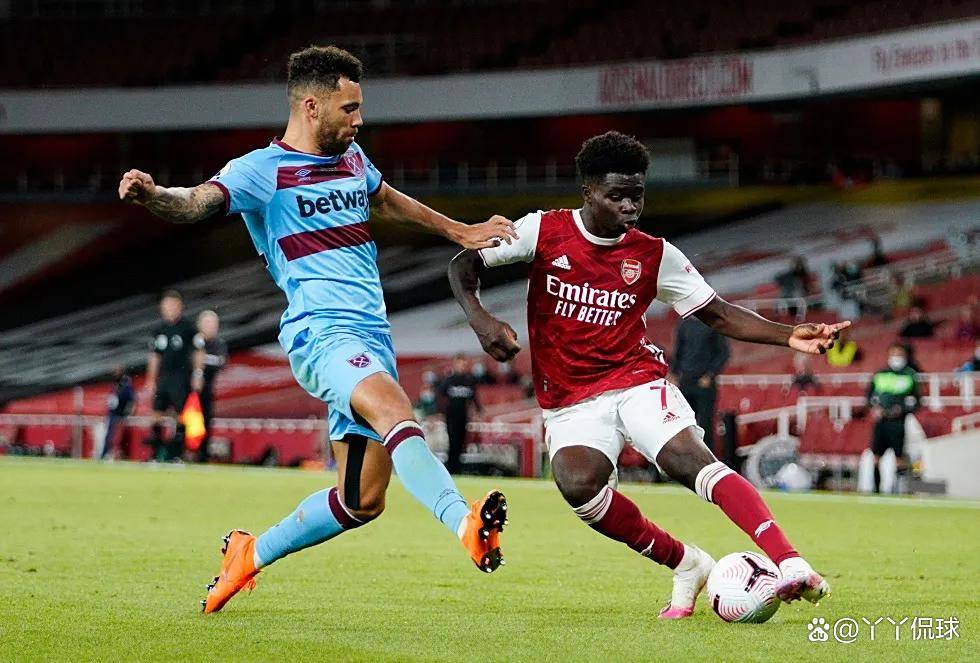 篮球勇士替补球员连续得分上双